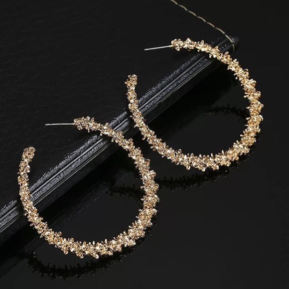 ⚜️[𝟯/$𝟮𝟴]⚜️Big Golden Hoop Fancy Earrings New - Picture 4 of 11